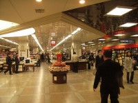 ひろ～～い、店舗！店員が多いです
