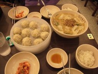 人気のランチだが、聚泉楼の方がうまい！明洞餃子は手軽でいいけど。